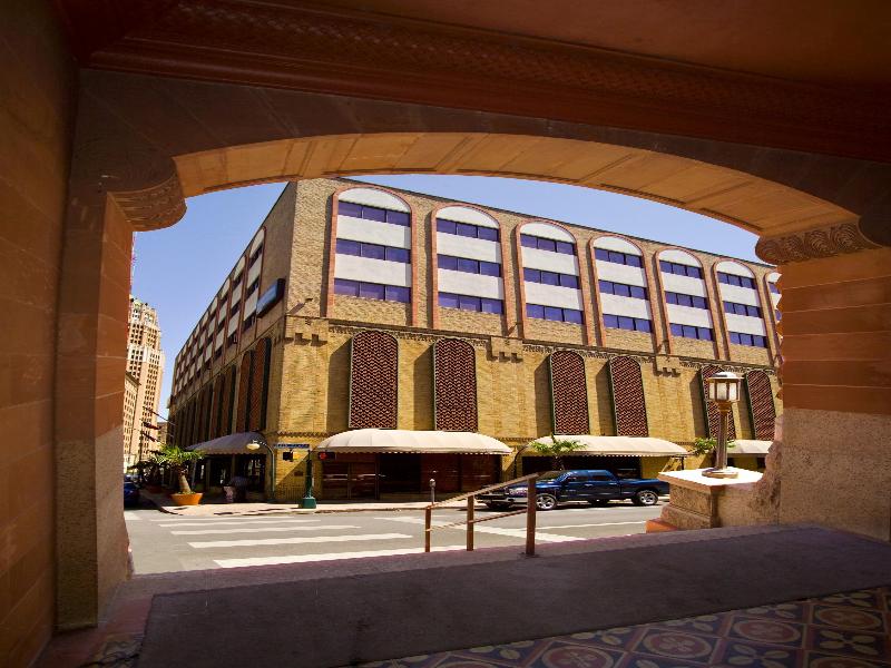 Riverwalk Plaza